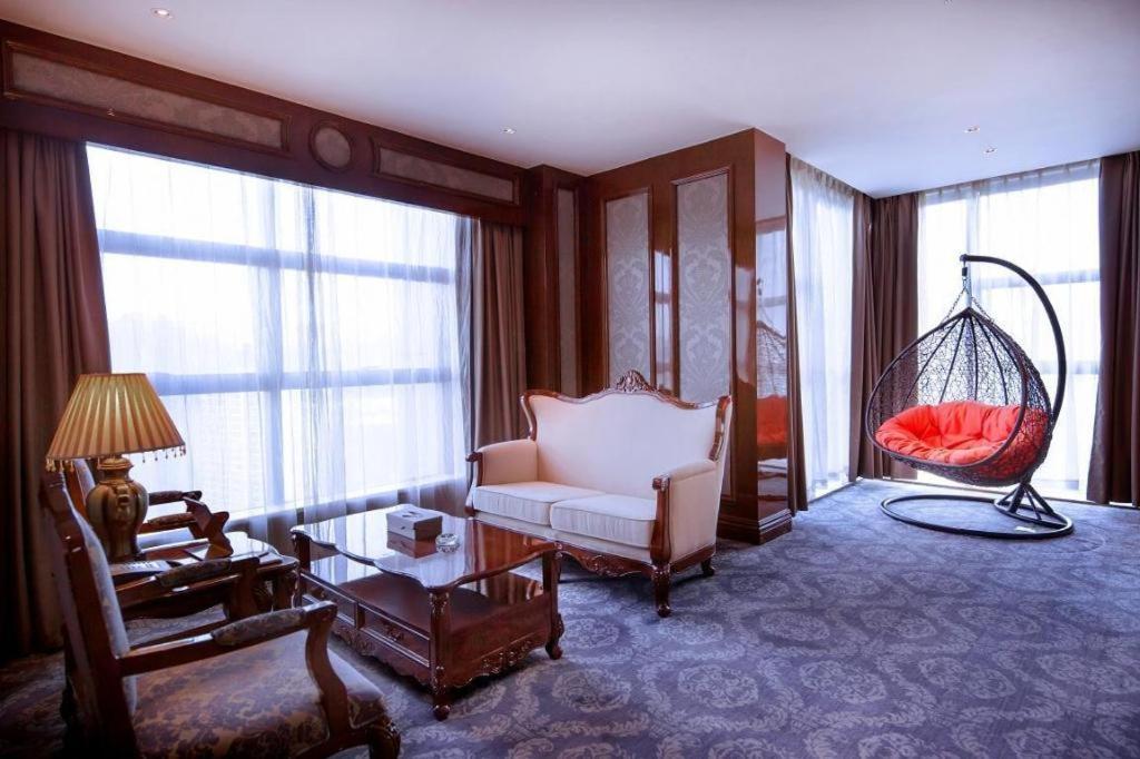 Chongqing Huachen International Hotel Екстериор снимка