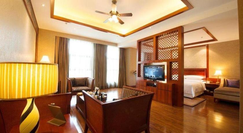 Chongqing Huachen International Hotel Екстериор снимка
