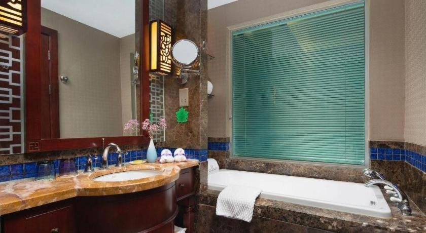 Chongqing Huachen International Hotel Екстериор снимка