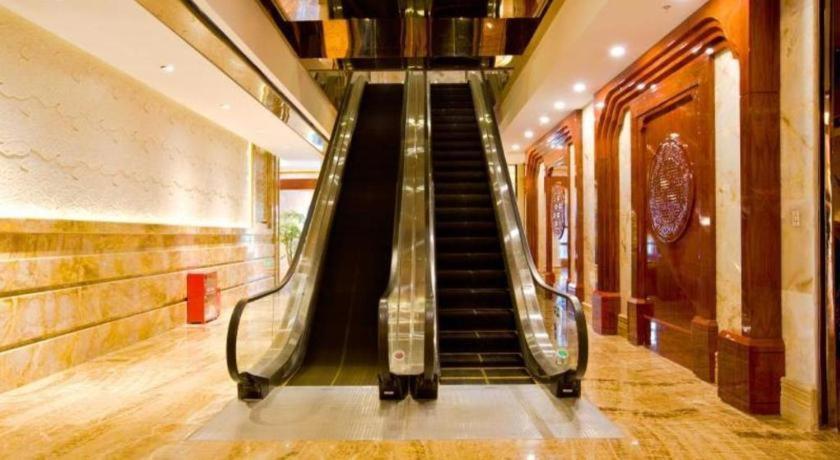 Chongqing Huachen International Hotel Екстериор снимка
